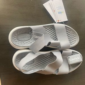 Women’s croc sandals new with tags
